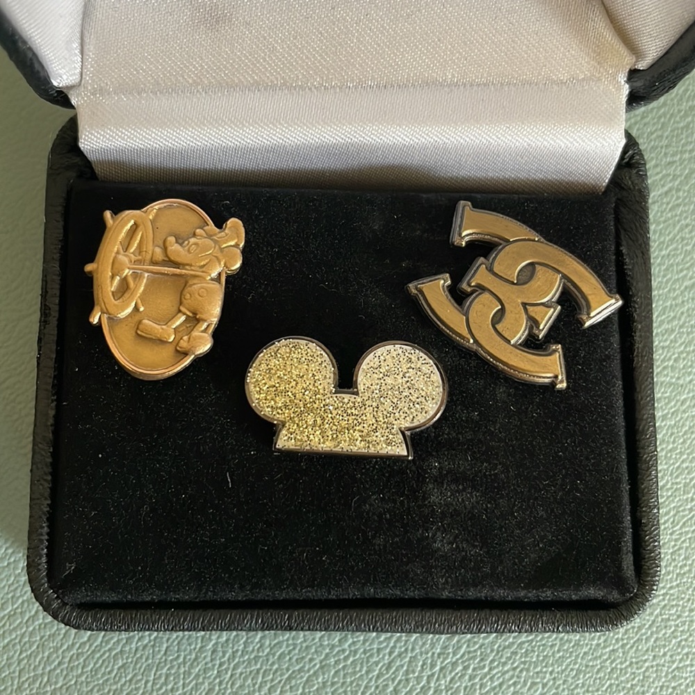 Disney Pin - Picture 2 of 5